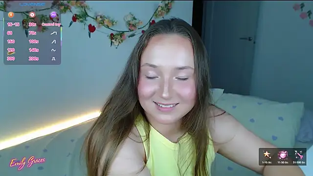 Snapshot of EmilyxxGraces chatting on July 28, 8:52 pm EmilyxxGraces online show from July 28, 8:52 pm