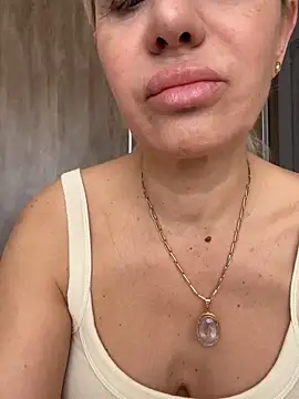 Snapshot of DeboraXporn chatting on April 24, 7:22 am DeboraXporn online show from April 24, 7:22 am