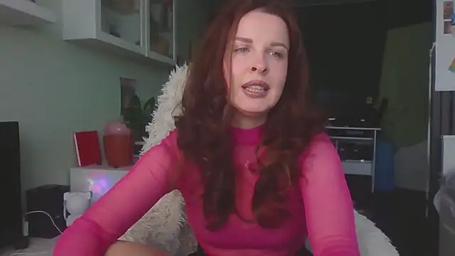 Snapshot of MollyBer chatting on August 4, 1:03 pm MollyBer online show from August 4, 1:03 pm