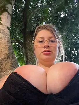 Snapshot of aurora_coldd chatting on July 2, 10:27 pm aurora coldd online show from July 2, 10:27 pm