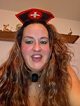 justtess online show from February 4, 9:42 pm