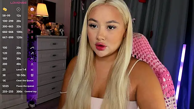 Snapshot of _Loneve__ chatting on April 11, 3:27 pm Loneve online show from April 11, 3:27 pm
