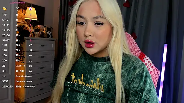 Snapshot of _Loneve__ chatting on April 23, 2:52 pm Loneve online show from April 23, 2:52 pm