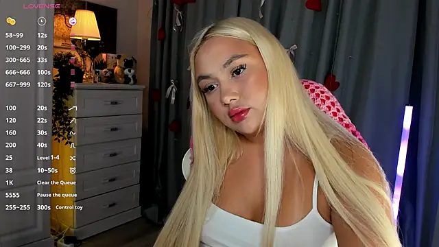 Snapshot of _Loneve__ chatting on April 24, 3:47 pm Loneve online show from April 24, 3:47 pm