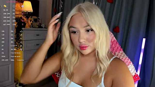 Snapshot of _Loneve__ chatting on April 30, 2:23 pm Loneve online show from April 30, 2:23 pm
