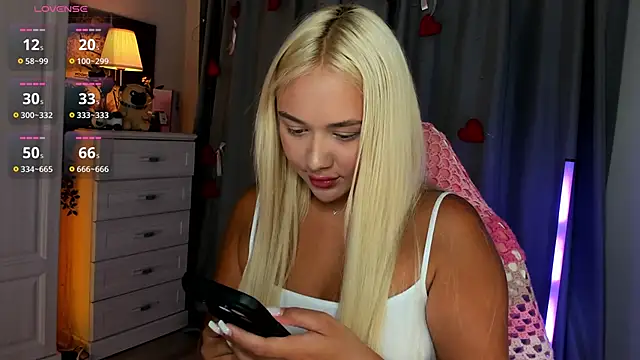 Snapshot of _Loneve__ chatting on June 10, 3:44 pm Loneve online show from June 10, 3:44 pm