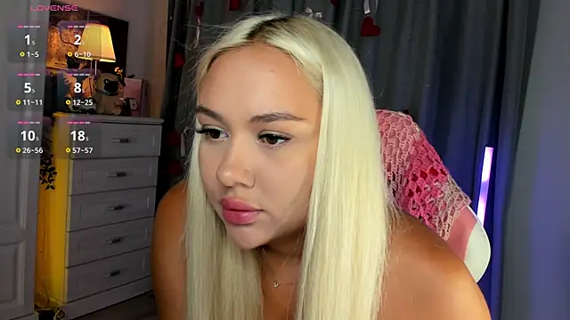 Snapshot of _Loneve__ chatting on June 19, 2:43 pm Loneve online show from June 19, 2:43 pm