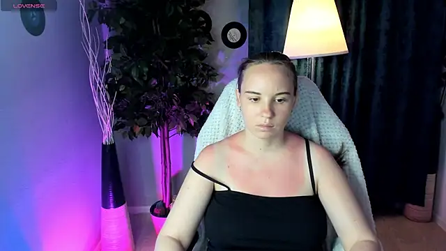 Snapshot of Lika_0ne chatting on June 23, 11:52 am Lika 0ne online show from June 23, 11:52 am