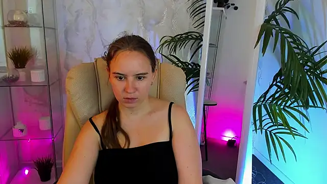 Snapshot of Lika_0ne chatting on July 28, 12:01 pm Lika 0ne online show from July 28, 12:01 pm
