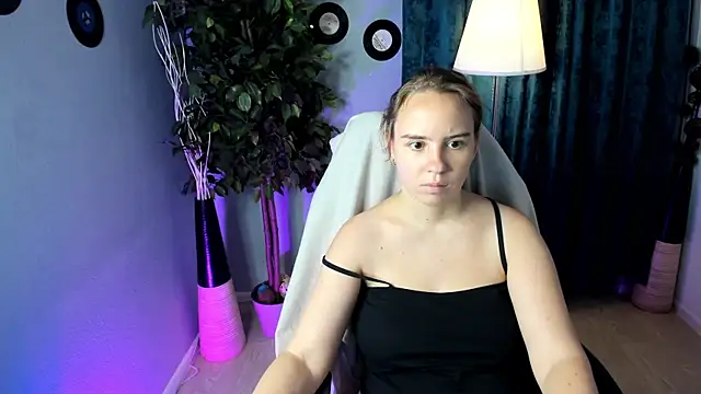 Snapshot of Lika_0ne chatting on July 29, 11:52 am Lika 0ne online show from July 29, 11:52 am