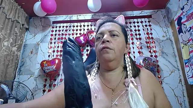 Snapshot of alina_maturehot chatting on February 11, 9:36 am alina maturehot online show from February 11, 9:36 am