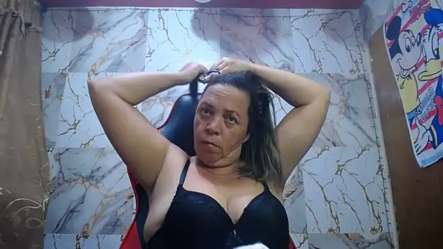 Snapshot of alina_maturehot chatting on February 17, 11:11 pm alina maturehot online show from February 17, 11:11 pm