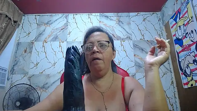 Snapshot of alina_maturehot chatting on March 1, 1:18 am alina maturehot online show from March 1, 1:18 am