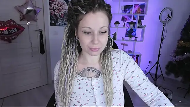 HoneySallyMoore online show from November 15, 11:18 am