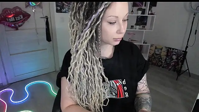 HoneySallyMoore online show from April 4, 8:06 pm