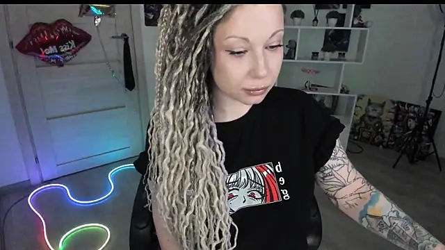 HoneySallyMoore online show from April 12, 8:14 pm