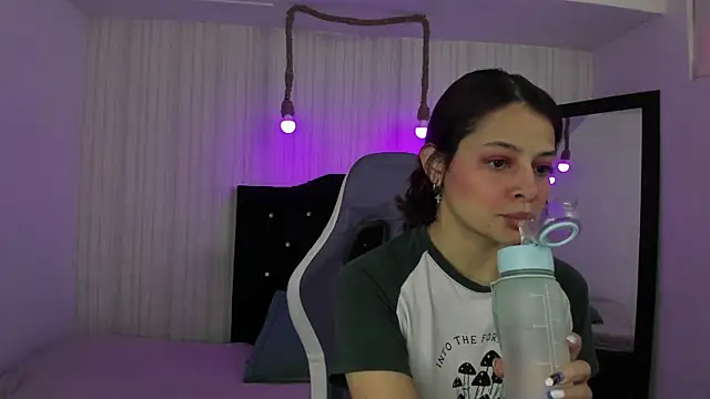 Snapshot of nicky_angel1 chatting on January 17, 6:55 pm nicky angel1 online show from January 17, 6:55 pm