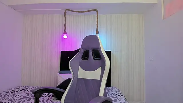 Snapshot of nicky_angel1 chatting on February 4, 7:31 pm nicky angel1 online show from February 4, 7:31 pm