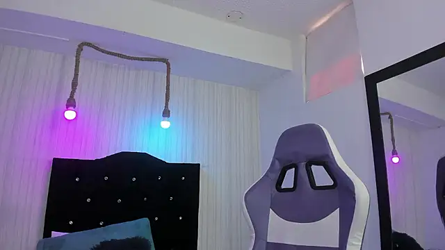 Snapshot of nicky_angel1 chatting on February 7, 6:44 pm nicky angel1 online show from February 7, 6:44 pm