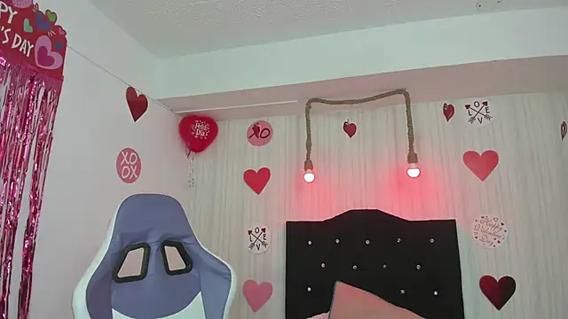 Snapshot of nicky_angel1 chatting on February 13, 6:48 pm nicky angel1 online show from February 13, 6:48 pm