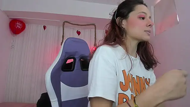 Snapshot of nicky_angel1 chatting on February 17, 7:09 pm nicky angel1 online show from February 17, 7:09 pm