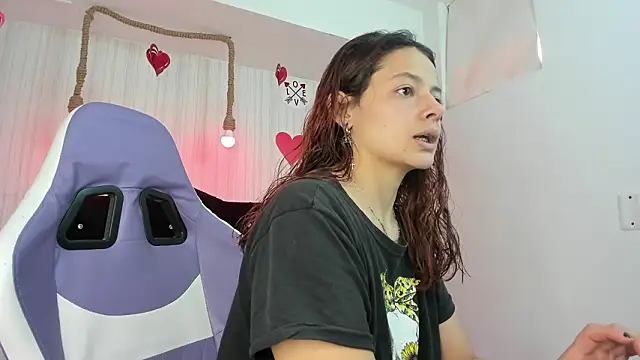 Snapshot of nicky_angel1 chatting on February 21, 9:16 pm nicky angel1 online show from February 21, 9:16 pm