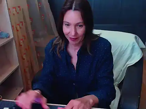 Snapshot of hannaha chatting on April 22, 6:53 pm hannaha online show from April 22, 6:53 pm