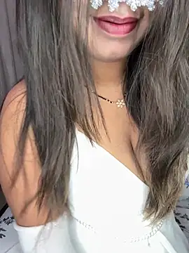 WifyHubby 38 online show from February 24, 6:39 pm