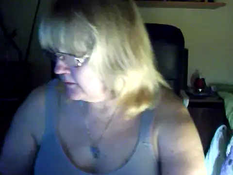 Snapshot of Violet5364 chatting on March 8, 8:46 pm Violet5364 online show from March 8, 8:46 pm