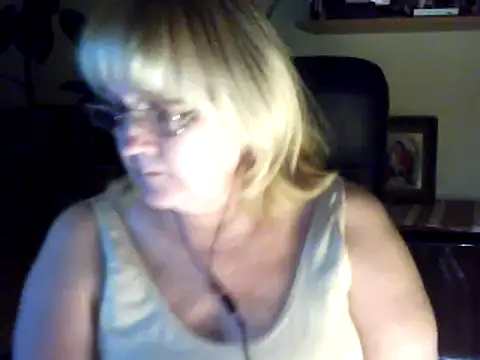Snapshot of Violet5364 chatting on November 9, 4:05 pm Violet5364 online show from November 9, 4:05 pm