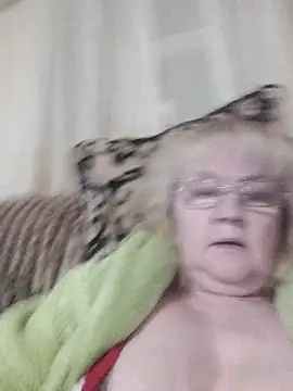 Snapshot of Violet5364 chatting on February 6, 9:29 pm Violet5364 online show from February 6, 9:29 pm