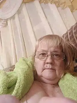 Snapshot of Violet5364 chatting on February 17, 9:10 pm Violet5364 online show from February 17, 9:10 pm