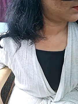 Snapshot of Jassi_Does chatting on February 19, 1:06 pm Jassi Does online show from February 19, 1:06 pm