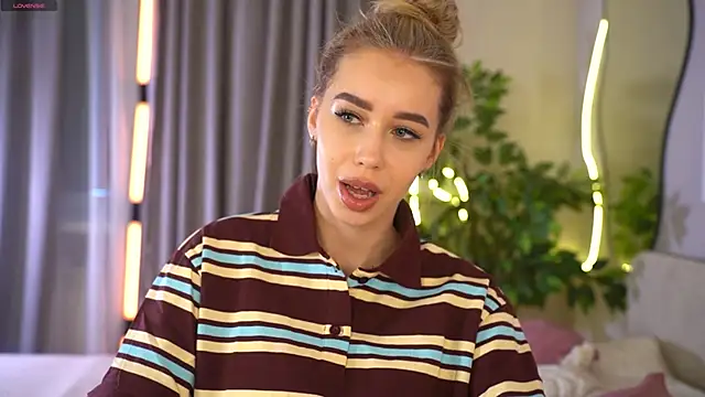  Spring Day  online show from February 25, 8:13 am