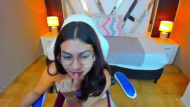 Snapshot of Cristin_Petite chatting on March 21, 2:29 pm Cristin Petite online show from March 21, 2:29 pm