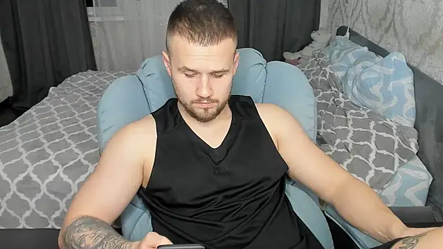 Snapshot of Vladik_b chatting on February 19, 9:25 pm Vladik b online show from February 19, 9:25 pm