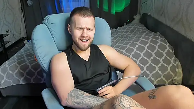 Snapshot of Vladik_b chatting on March 3, 8:11 pm Vladik b online show from March 3, 8:11 pm