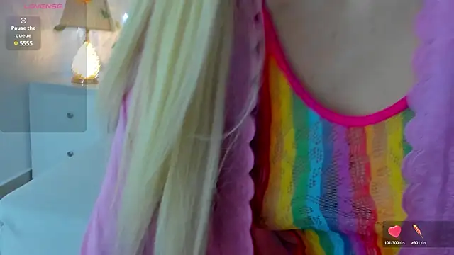 Snapshot of CandieGilson__ chatting on March 10, 6:34 pm CandieGilson   online show from March 10, 6:34 pm