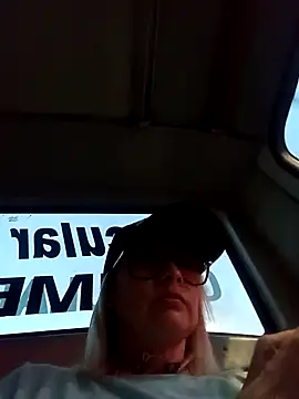 Snapshot of CandieGilson__ chatting on September 15, 10:48 am CandieGilson   online show from September 15, 10:48 am