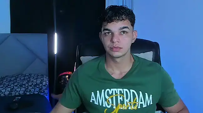 Snapshot of samm_sv chatting on March 21, 2:18 am samm sv online show from March 21, 2:18 am