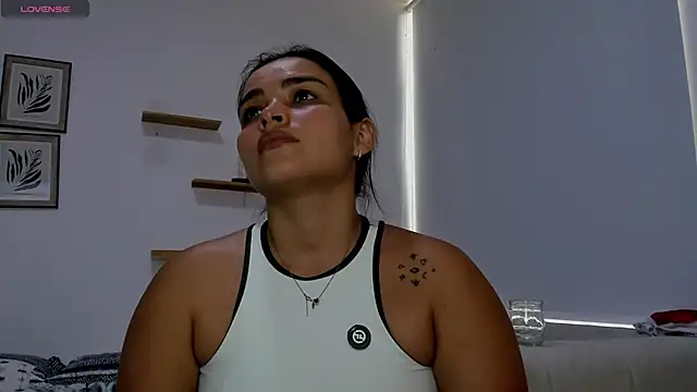 Snapshot of sarita_bigbooty_ chatting on December 14, 9:08 pm sarita bigbooty online show from December 14, 9:08 pm