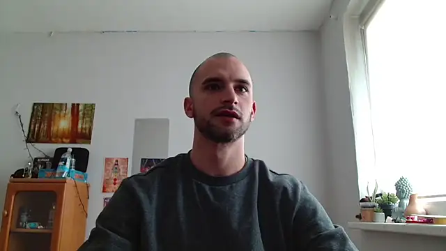 OskarBreno online show from May 7, 6:08 am