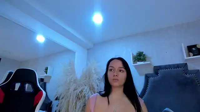 EmiliaRose  online show from April 9, 9:20 pm