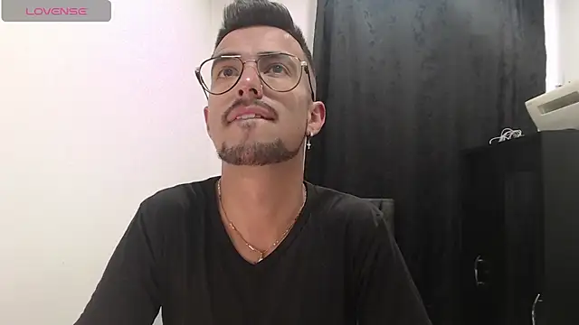 Snapshot of Demian_val chatting on February 27, 10:53 pm Demian val online show from February 27, 10:53 pm