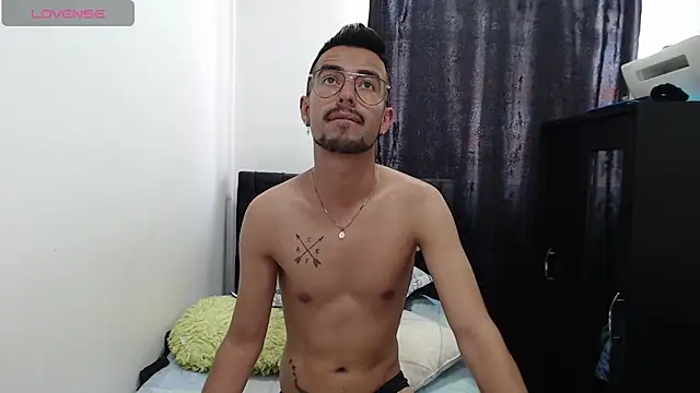 Snapshot of Demian_val chatting on March 1, 6:32 pm Demian val online show from March 1, 6:32 pm