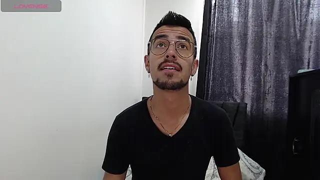 Snapshot of Demian_val chatting on March 3, 12:58 pm Demian val online show from March 3, 12:58 pm