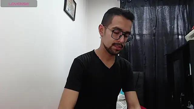 Snapshot of Demian_val chatting on February 9, 12:09 pm Demian val online show from February 9, 12:09 pm