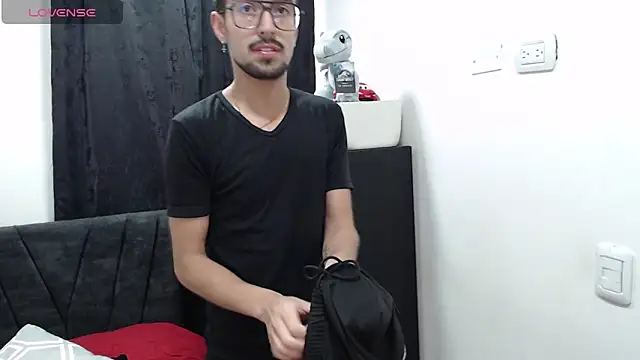 Snapshot of Demian_val chatting on February 16, 12:01 pm Demian val online show from February 16, 12:01 pm