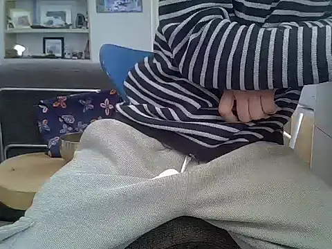 createur34 online show from April 1, 11:11 am