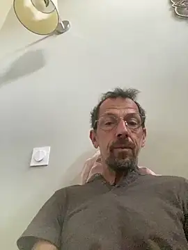 createur34 online show from April 8, 6:46 am